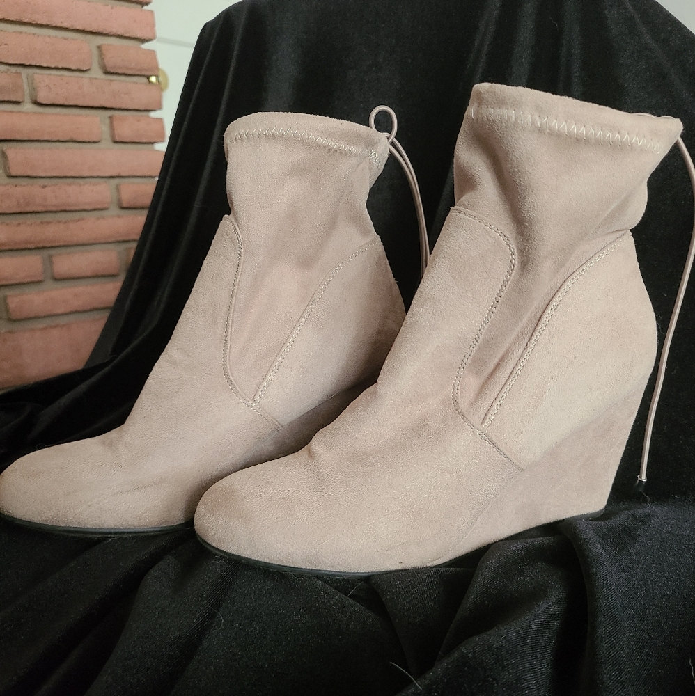 Suede wedge bootie